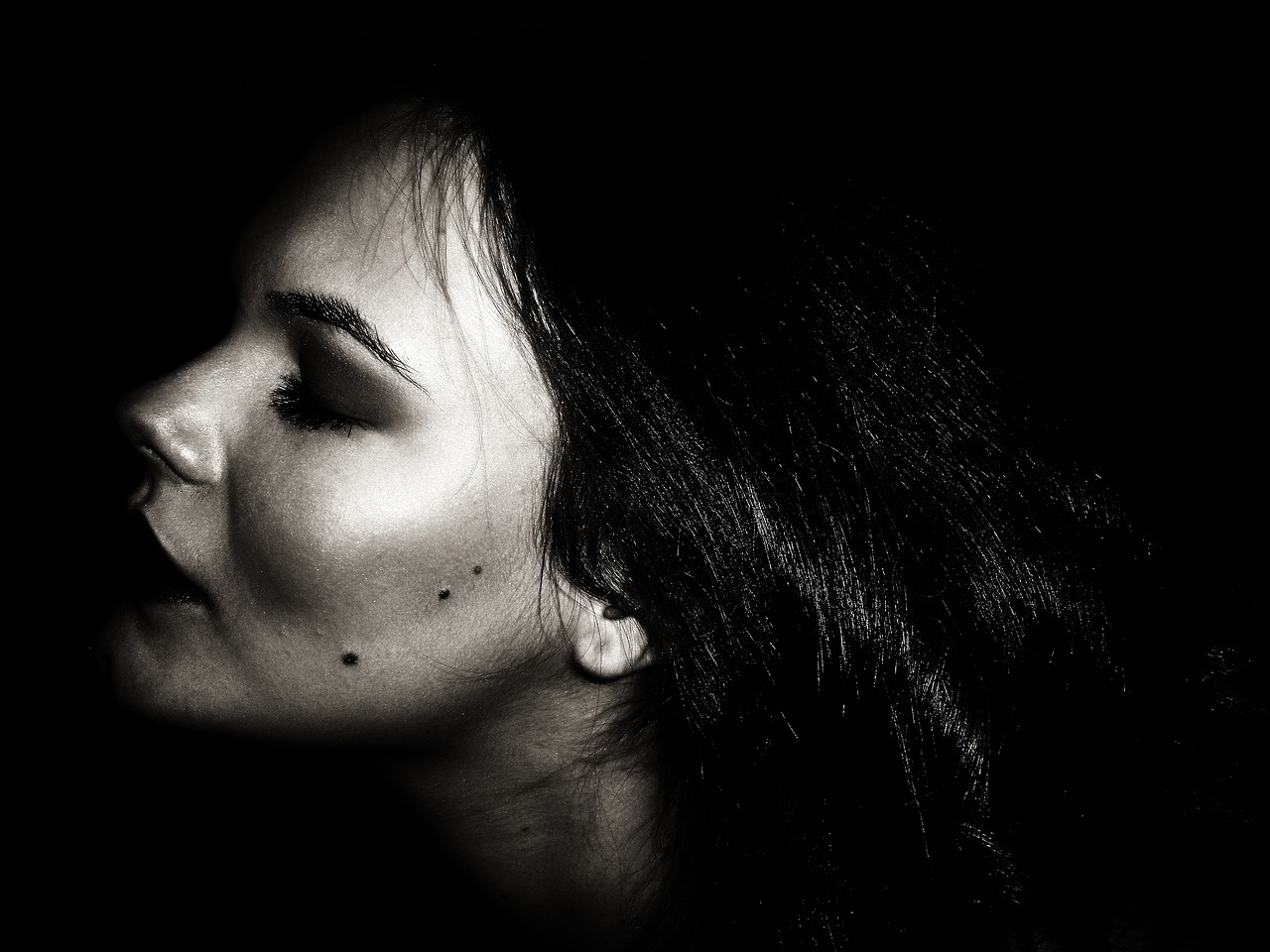 Saçınıza Zarar Vermeden Siyah Saç Rengi Nasıl Açılır